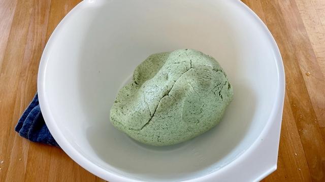 保姆级别的青团教程，碧绿不塌陷软糯不黏牙，学会了比买的好吃了