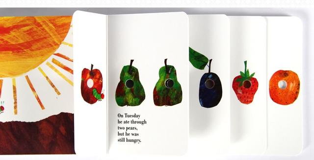 我和可宝怎么玩英文绘本——《The  very  hungry  caterpillar》