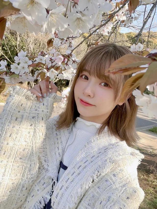 每个女人都是一只孔雀，开不开屏都是自己说了算