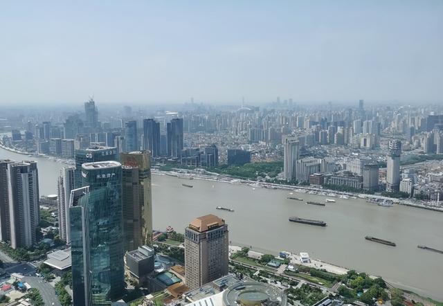 一场同学聚会揭露，在大城市打拼和在县城奋斗，差距不止一星半点