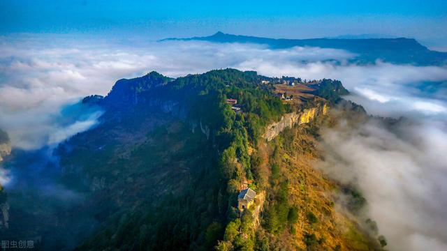 《适合七八月旅行的８座小城，景美人少既凉快又好玩，选一个出发吧》