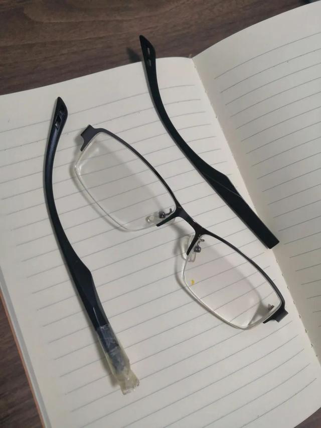 我劝你，小宝宝手里的东西别乱吃