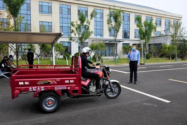4月1号起，取消增驾“实习期”政策，取消5类驾照科一、科四考试