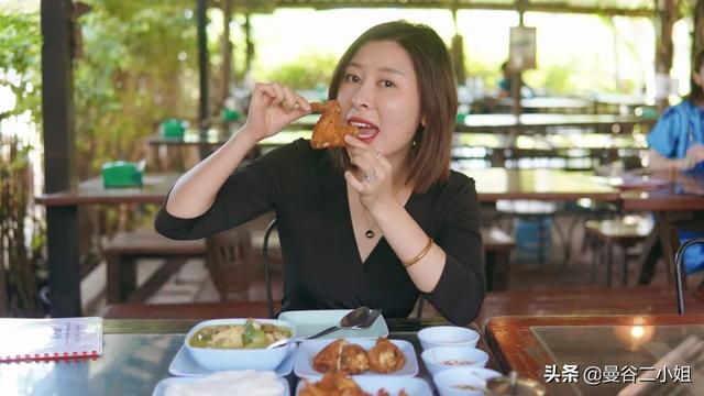 5元一個泰國脆皮炸雞，咬一口咔咔爆汁，大口吃肉超過瘾