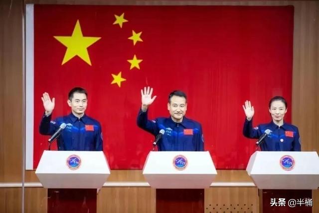神舟十三号四月返回，航天员着陆前会经历什么？看完让人心疼