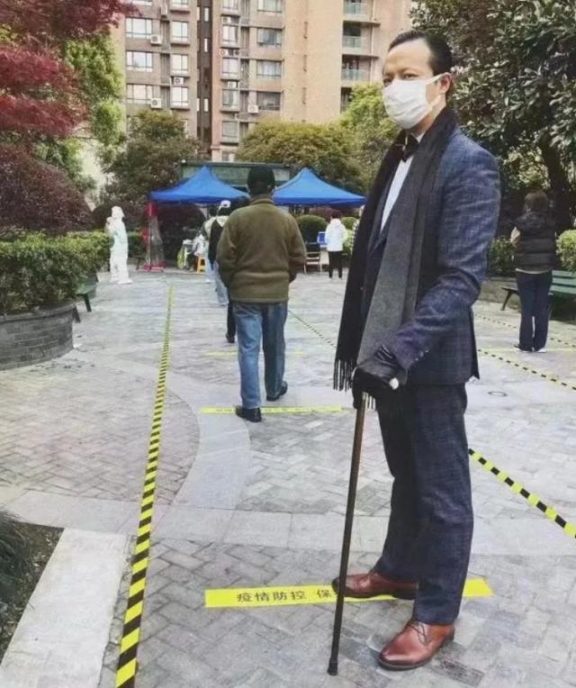 上海人做核酸，堪称时装秀