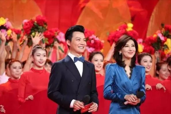央视任鲁豫与豪门女低调成婚，妻子高龄生二胎，两个孩子相差12岁