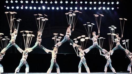 1971年外宾宴会上，国宝九龙杯离奇失踪，周总理安排魔术表演找回