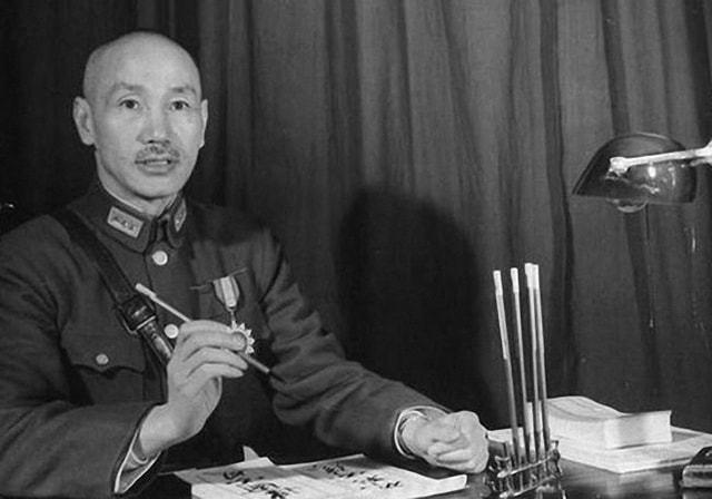 1950年耿飚回湖南老家，恰巧碰到陈明仁：还记得当年的赌约吗？