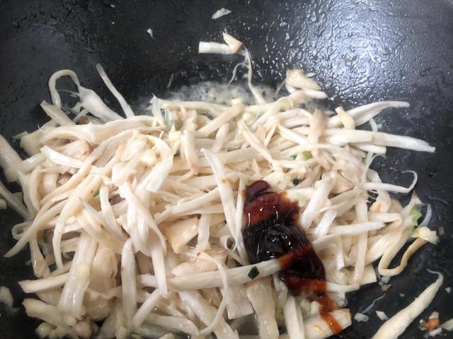 鸡腿菇