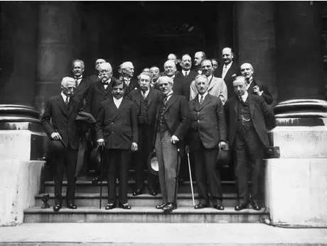 世界两大财团家族（美国两大财团家族）