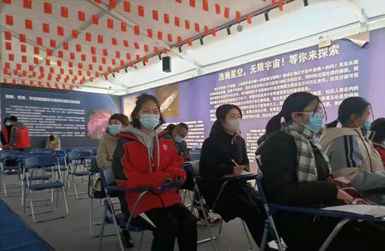 第一次参观大型机械展