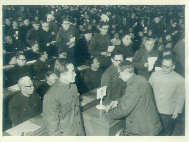 1961年，中央获绝密情报，伟人命令立即发给蒋介石：有人要暗杀你