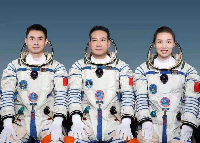 中国太空三人即将回家，回家前需要打包设备，神舟十四有外国人？