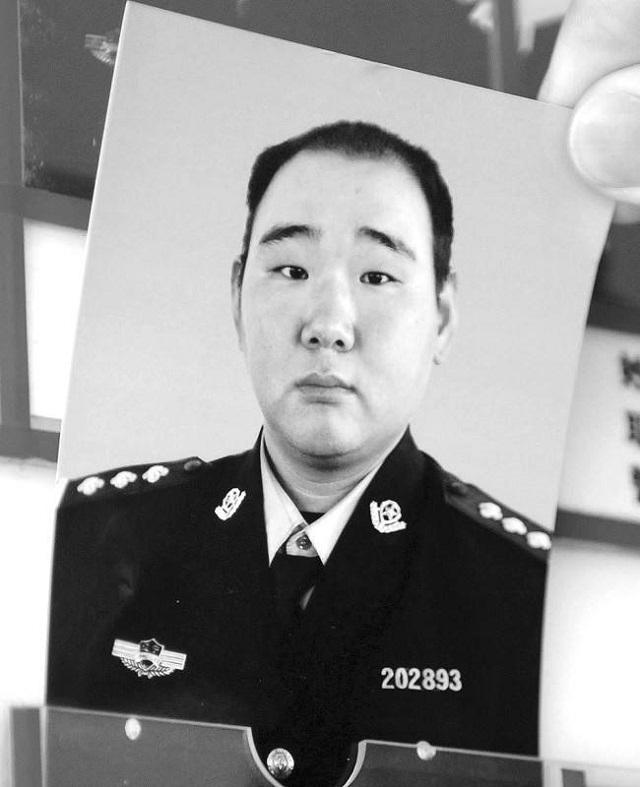 2011年大连交警被当街打死，打人者极其嚣张我爸是大官！后来怎样