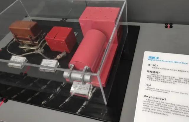 飞机失事原因有哪些？在快速坠落时，跳伞逃生真的安全吗？