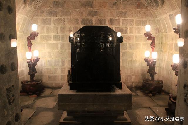 中国第一清官包公墓被揭开，21具疑棺金丝楠木棺椁，骸骨仅剩35块