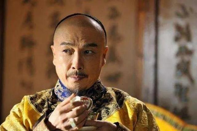 与康熙合葬的5个女人分别是谁？4个是皇后，还有1个是硬塞进去的