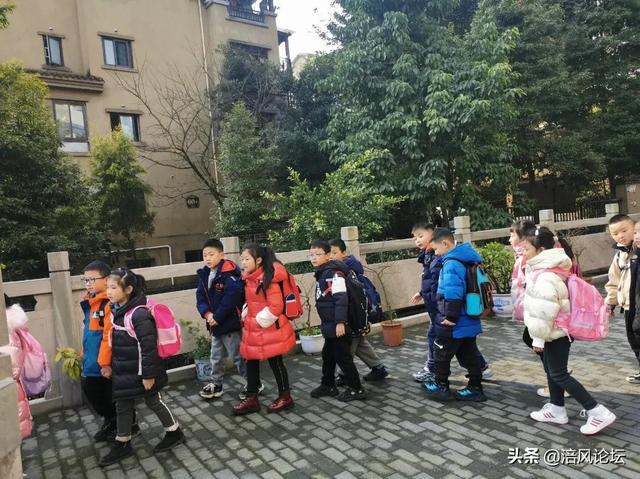 终于等到你！直击涪陵各大学校开学报名第一现场