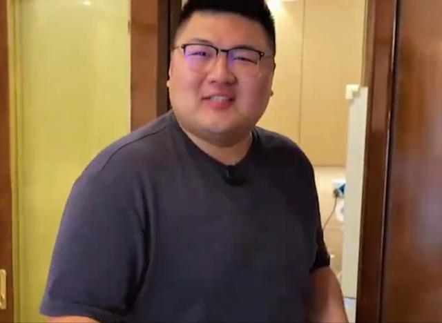 4000万粉丝，与痞幼聂小雨炒CP，转身娶白富美，猴哥说车啥来头？