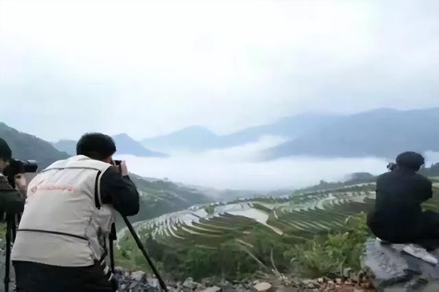 神奇的山背梯田