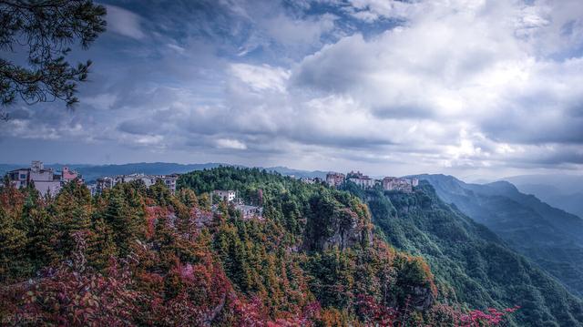 《适合七八月旅行的８座小城，景美人少既凉快又好玩，选一个出发吧》