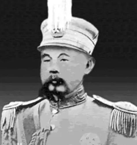 56年陈赓大将带一年轻小伙，面见周总理夫妇：你们好好看看他像谁