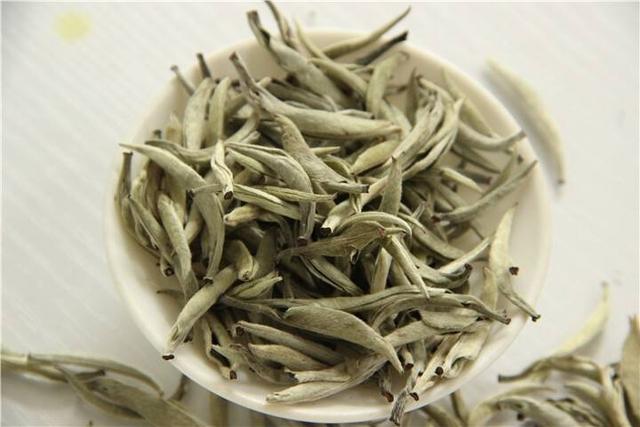 春季饮茶好处多，不同体质的人，应该喝不同的茶，希望你没喝错