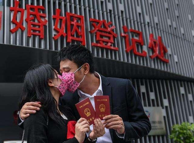 彩礼或将消失，万名女性“不退”彩礼成老赖，“光棍”不怕骗了？