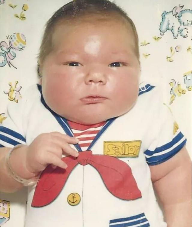 1983年，美国夫妇生下14.5斤巨婴，从小遭受歧视，如今却成为空警