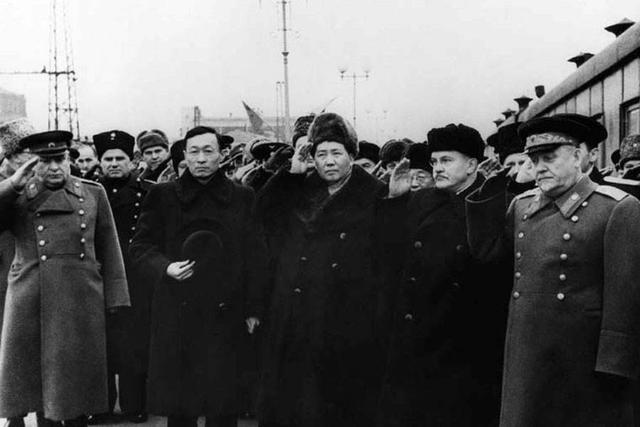 1950年，毛主席回国路上为何三次发怒？处死42人