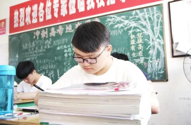 从冯国璋到冯巩，一个家族的百年史：不屈服命运才是活着的意义