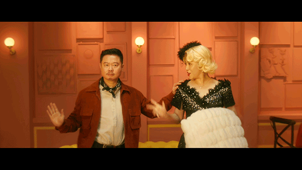接烂剧、装少女、敷衍观众，这些曾经的好演员，也为“钱”折腰了