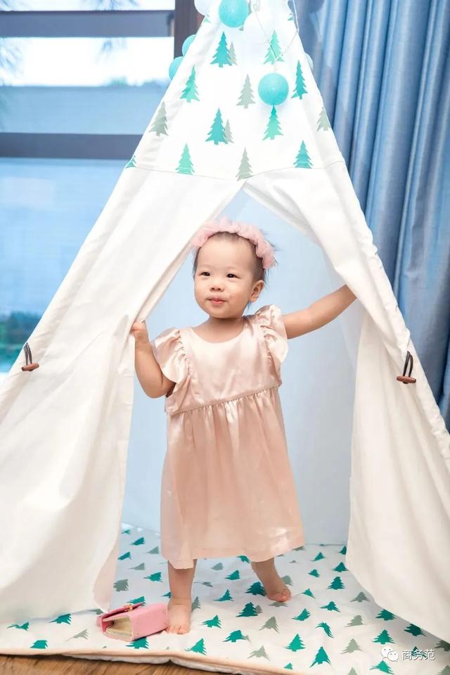 結婚四周年，我們帶女兒穿越回婚禮那一天…