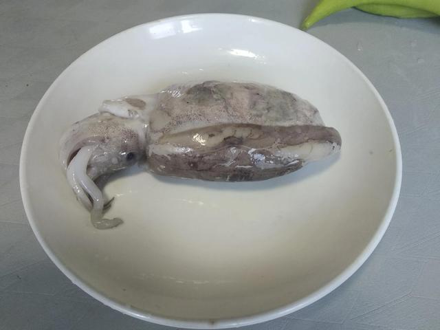 人过中年以后，建议常吃这4种食物，腿脚有劲易消化，别不懂吃