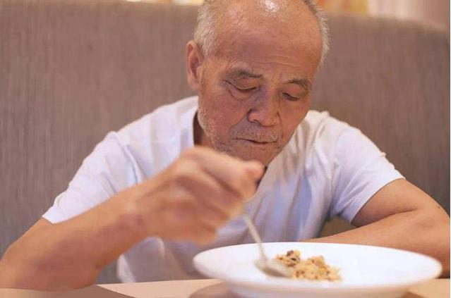 “吃得少，活得久”？饭量越小，衰老速度越慢？听听医生怎么说
