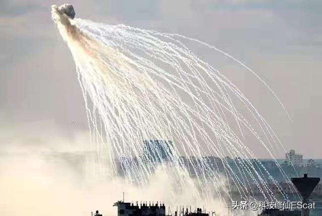 凶残！乌克兰使用生化武器：磷弹有多恐怖？轻易烧穿皮肤深入骨髓