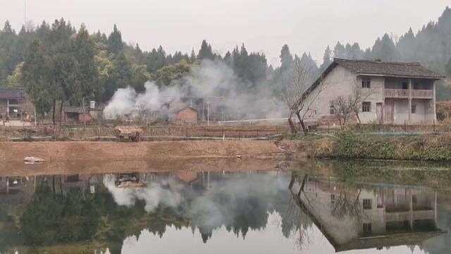 2014年，四川老汉深夜野外遇害，警方调查：绯闻女友当天也受了伤
