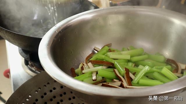 睡眠差可能是肝火旺，建议多吃这5样，润燥降肝火，安睡到天亮