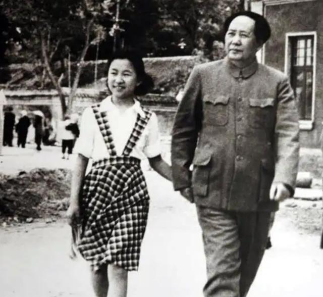 1972年李讷离婚，毛主席得知原因后落泪：讷娃的婚事太草率了