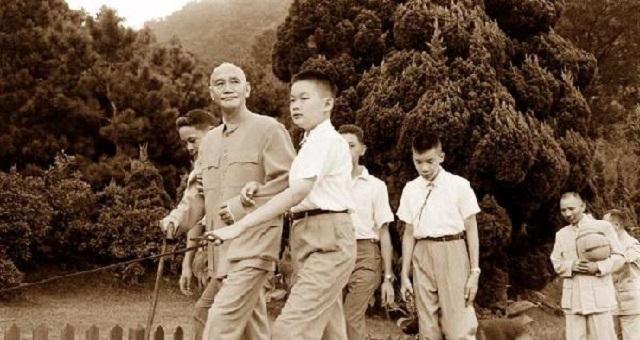 蒋介石去世47年，为何至今还未下葬？贴身侍卫透露葬礼细节