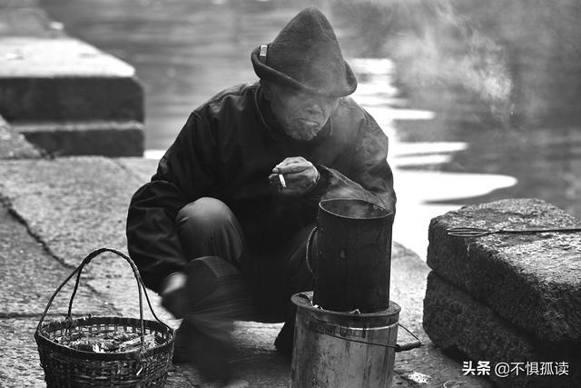 鲁迅玩伴闰土：57岁病逝后，留下5子，如今后代完成华丽反转