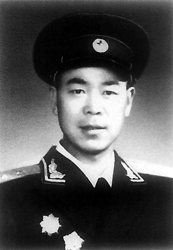 1964年，毛主席主动接见整建制部队，建国前少有，建国后绝无仅有