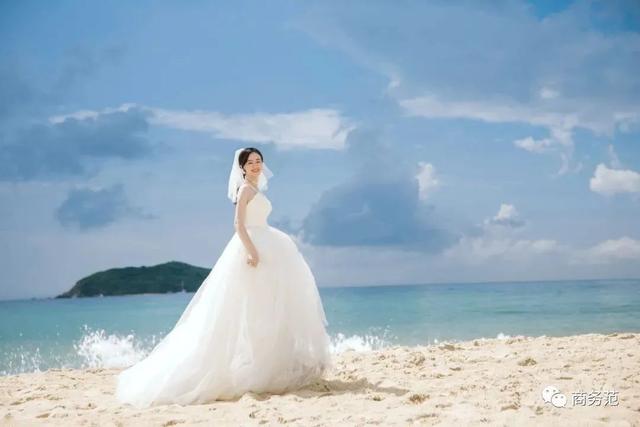 結婚四周年，我們帶女兒穿越回婚禮那一天…