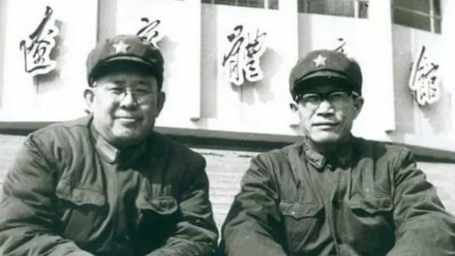 1964年，毛主席看京剧大戏，指着主角连忙问：这人现在什么职务？