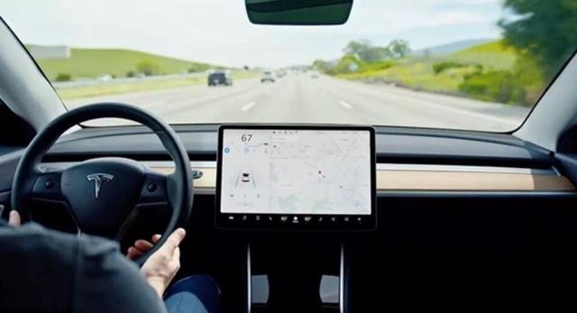 雷克萨斯“慌”了！连续两月销量腰斩，背后原因竟是这些？