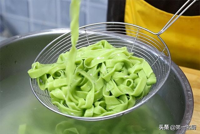 “清明吃一草，百岁不显老”！“1草”是啥？采摘短，清明正当吃