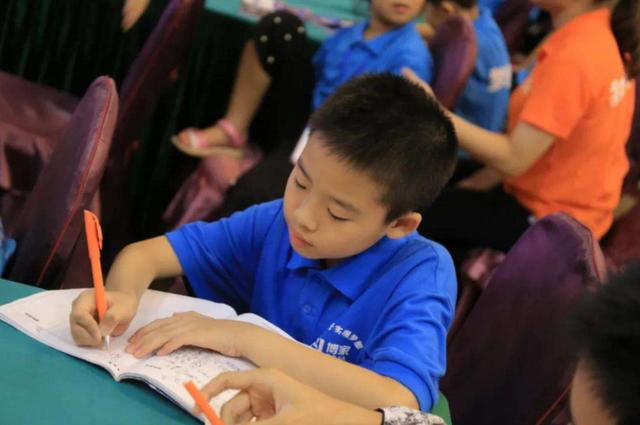 体育pk英语成功上位，义务教育“新课标”发布，学生们欢呼雀跃