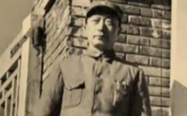 女儿问邓小平：这一辈子和谁关系最好？邓公：就他们仨
