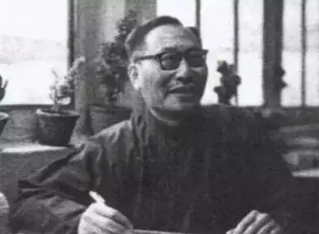 奶奶是慈禧，哥哥是溥仪，大伯是光绪，他甘当教书匠，活到2015年